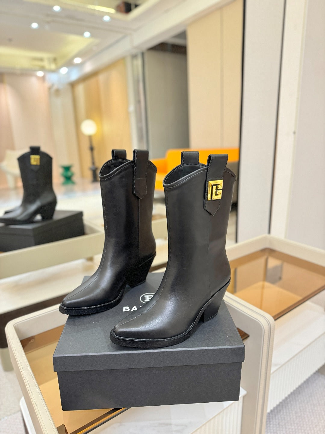 ЧЕРЕВИКИ BALMAIN 26S COWBOY ANKLE BOOTS 65 ММ З ЧОРНОЇ ТЕЛЯЧОЇ ШКІРИ