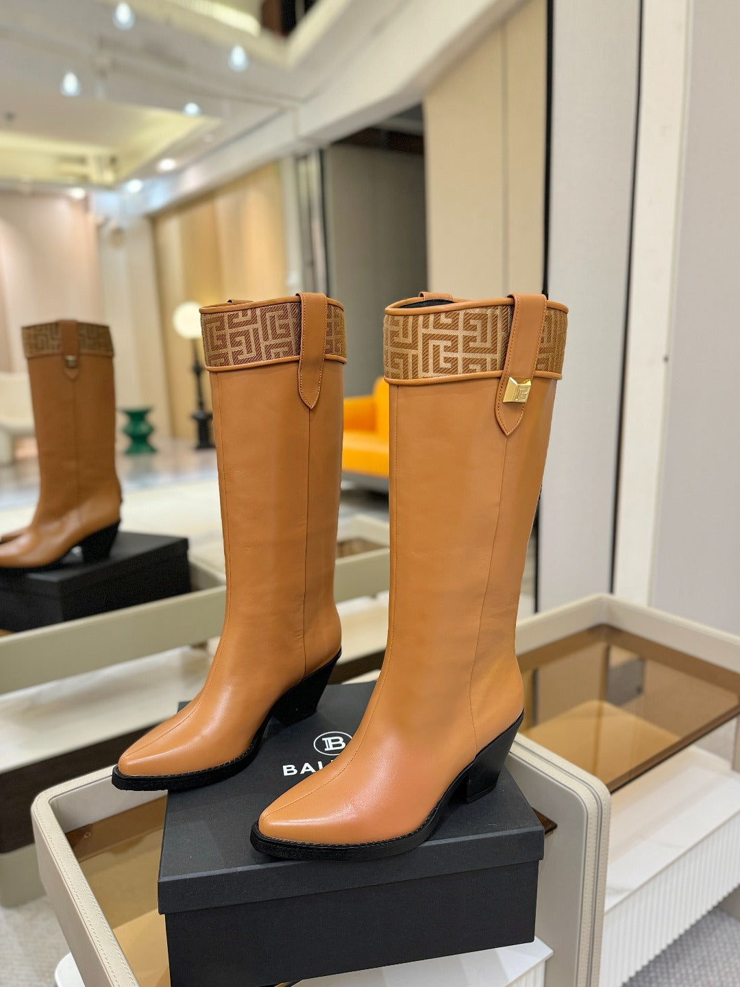 ВИСОКІ ЧОБОТИ BALMAIN 26S 65 ММ З КОРИЧНЕВОЇ ТЕЛЯЧОЇ ШКІРИ