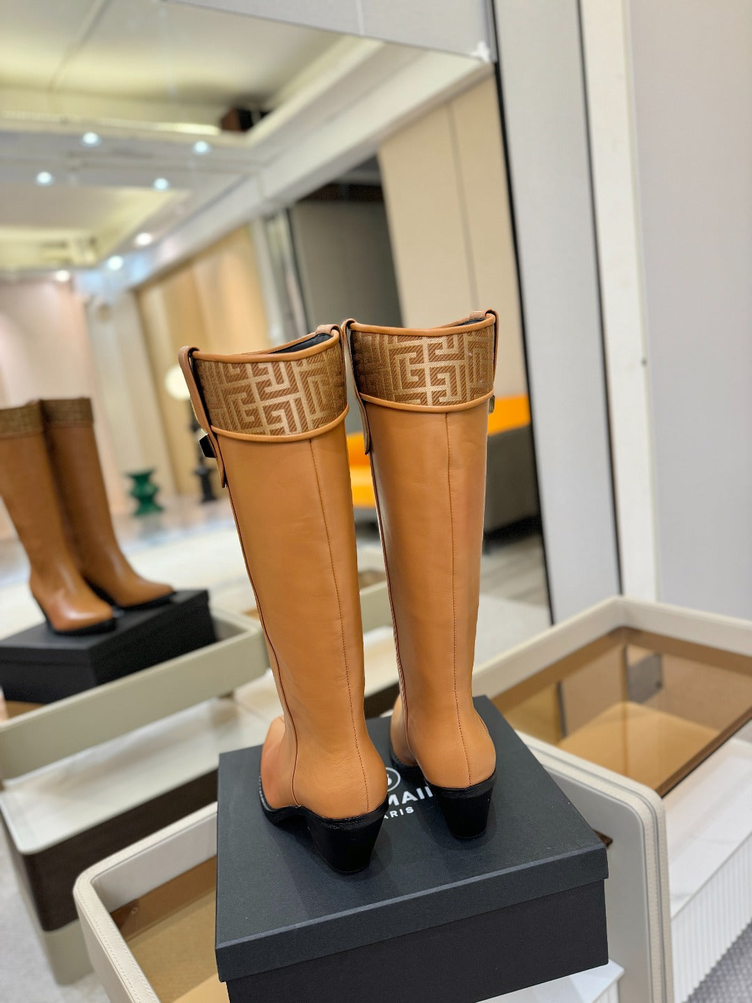 ВИСОКІ ЧОБОТИ BALMAIN 26S 65 ММ З КОРИЧНЕВОЇ ТЕЛЯЧОЇ ШКІРИ