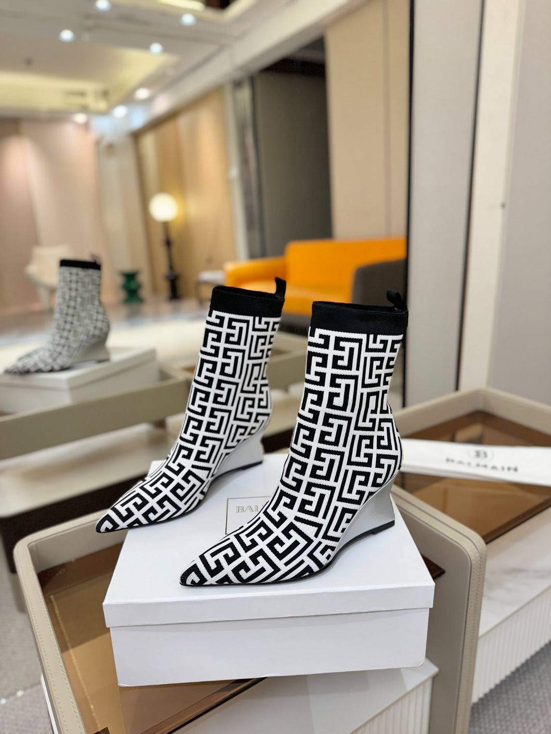 ЧЕРЕВИКИ BALMAIN 26S 75 ММ З ЧОРНО-БІЛОГО МАТЕРІАЛУ FLYKNIT
