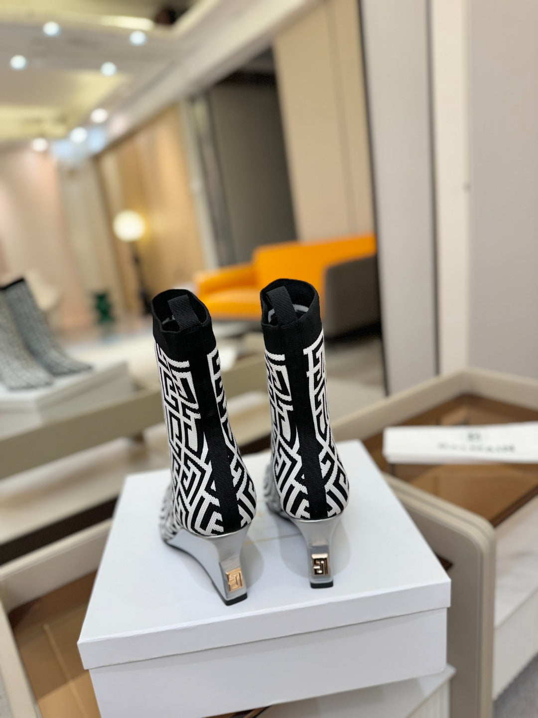 ЧЕРЕВИКИ BALMAIN 26S 75 ММ З ЧОРНО-БІЛОГО МАТЕРІАЛУ FLYKNIT