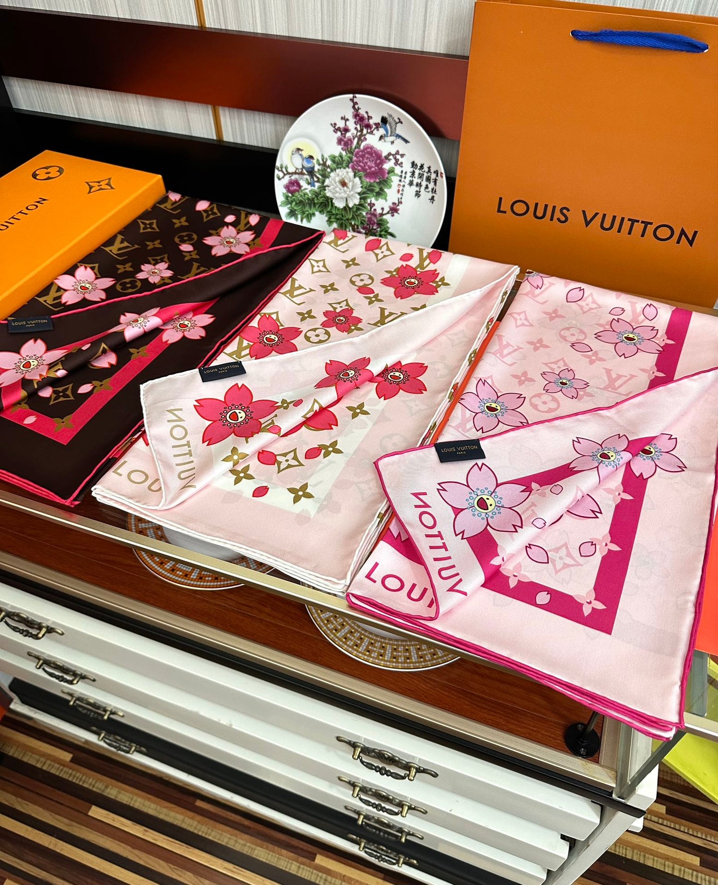 LV SCARF 90 CM IN SILK 723121