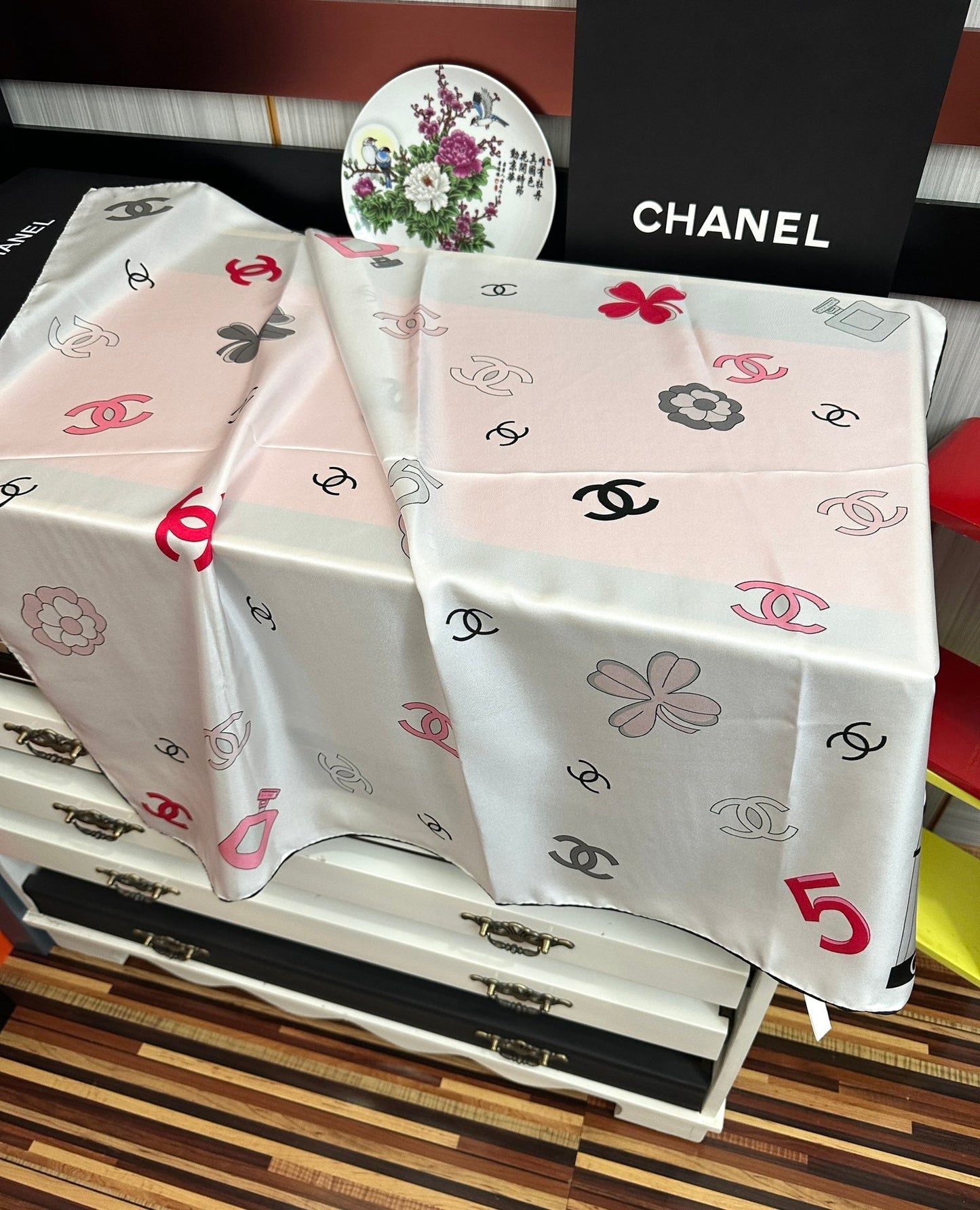 CHANEL 25S SCARF 90 IN SILK 733857