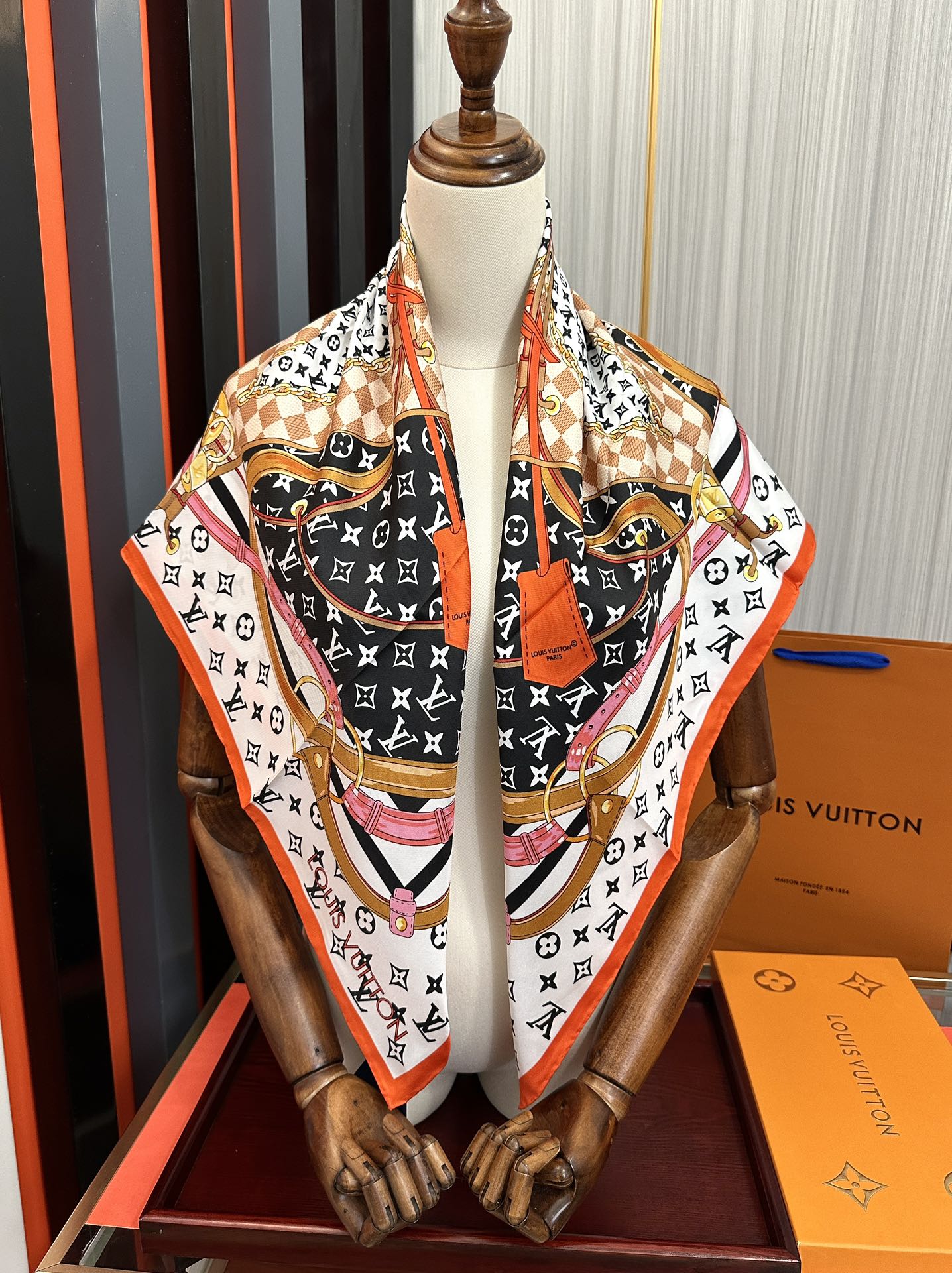 LV SCARF 90 CM IN SILK 738451