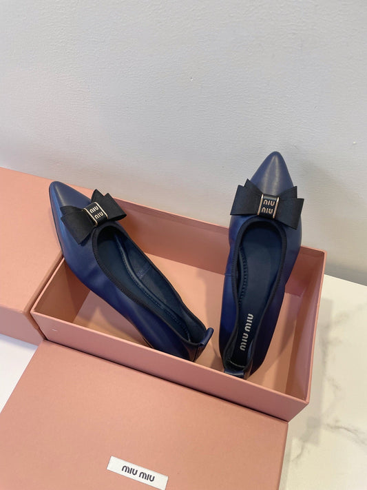 БАЛЕТКИ MIUMIU 26S З ТЕМНО-СИНЬОЇ ТЕЛЯЧОЇ ШКІРИ З БАНТОМ