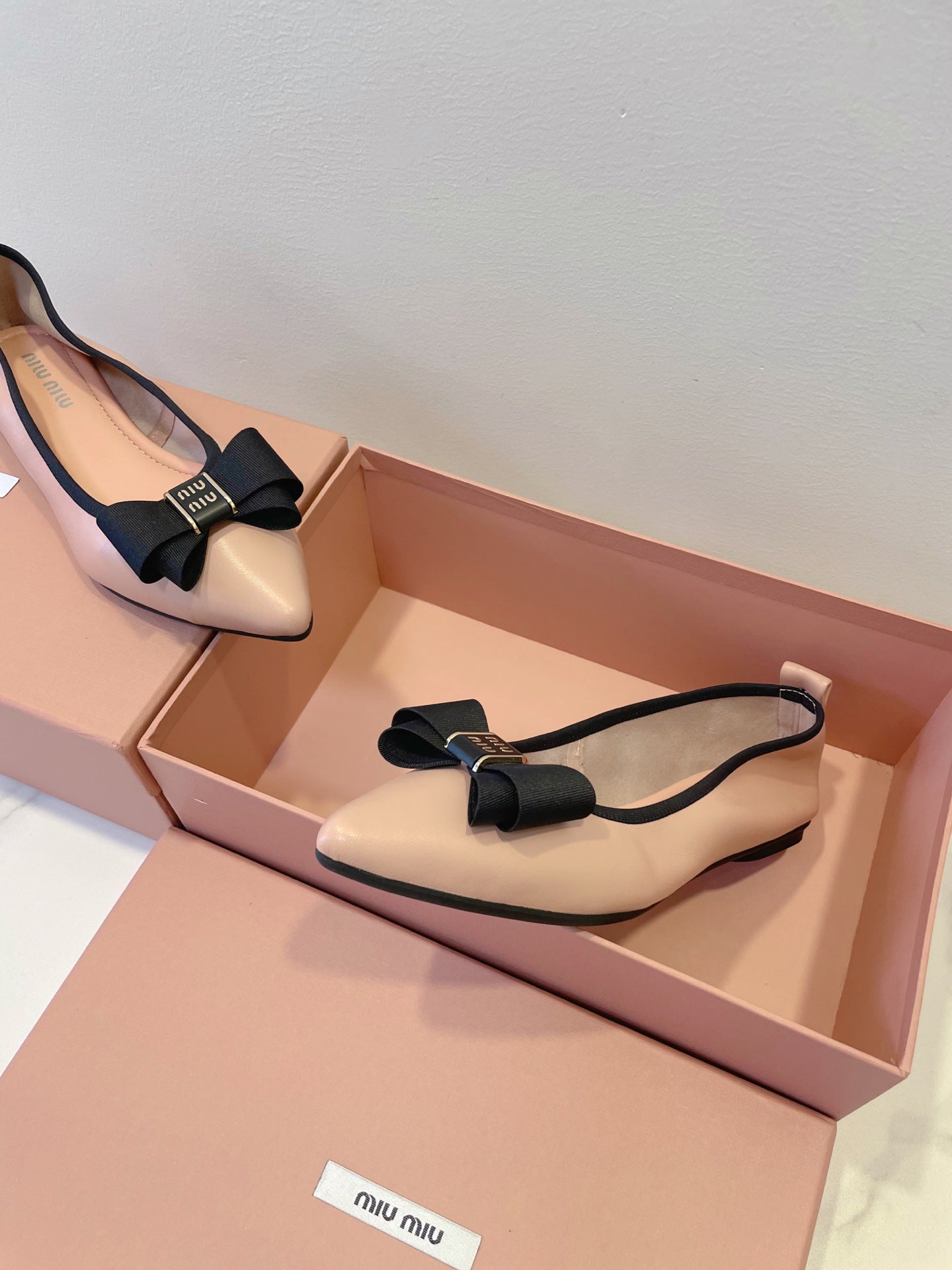 Балетки MIUMIU 26S зі світло-рожевої телячої шкіри з бантом