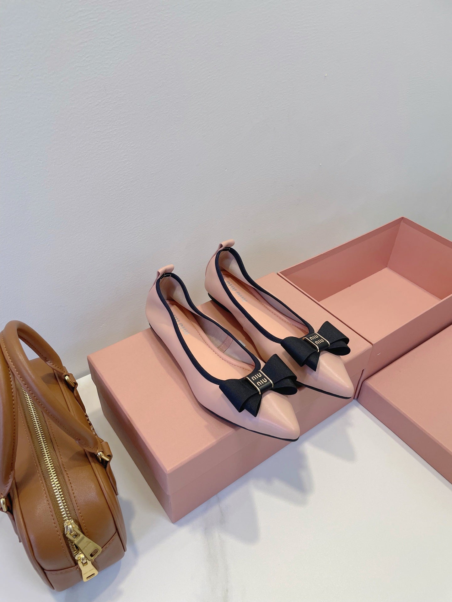 Балетки MIUMIU 26S зі світло-рожевої телячої шкіри з бантом