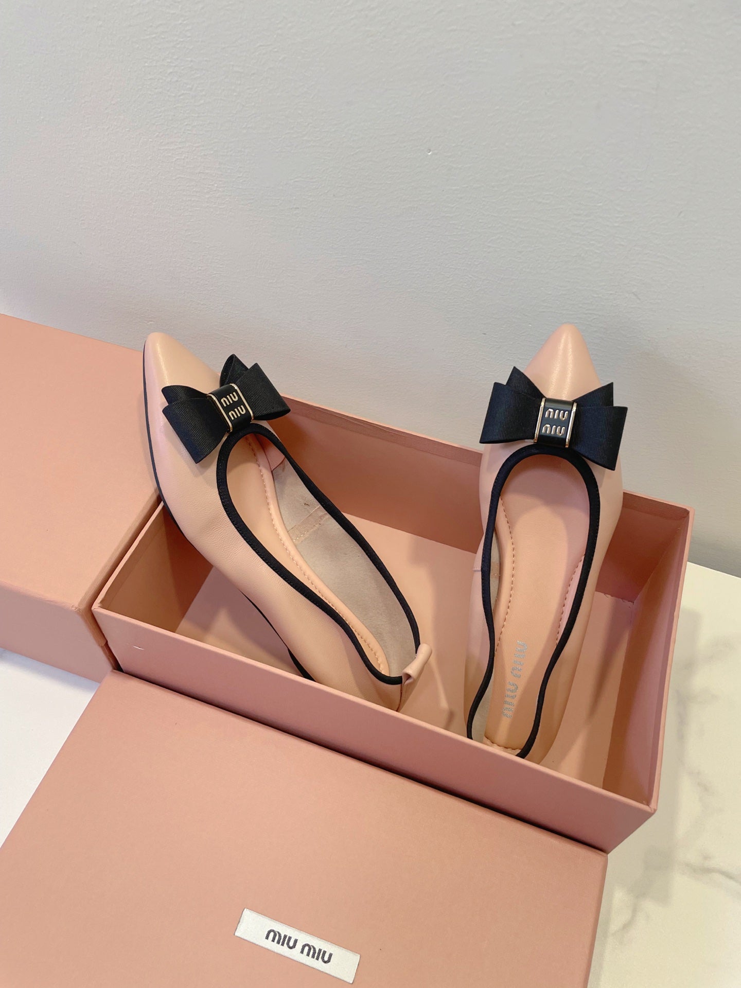 Балетки MIUMIU 26S зі світло-рожевої телячої шкіри з бантом
