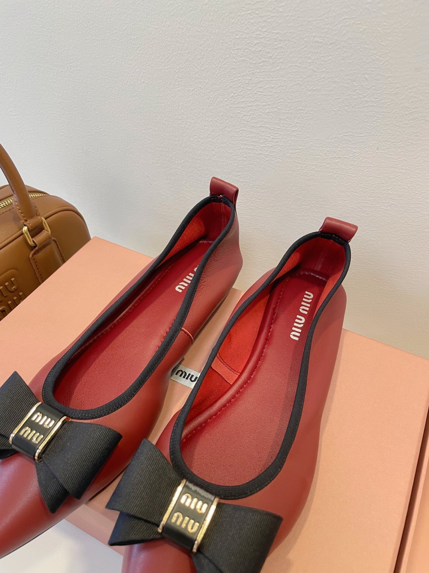 БАЛЕТКИ MIUMIU 26S З ТЕМНО-ЧЕРВОНОЇ ТЕЛЯЧОЇ ШКІРИ З БАНТОМ