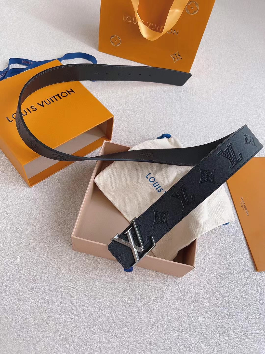 LV 25S BELT 40 MM IN BLACK CALFSKIN 593215 - 26-28