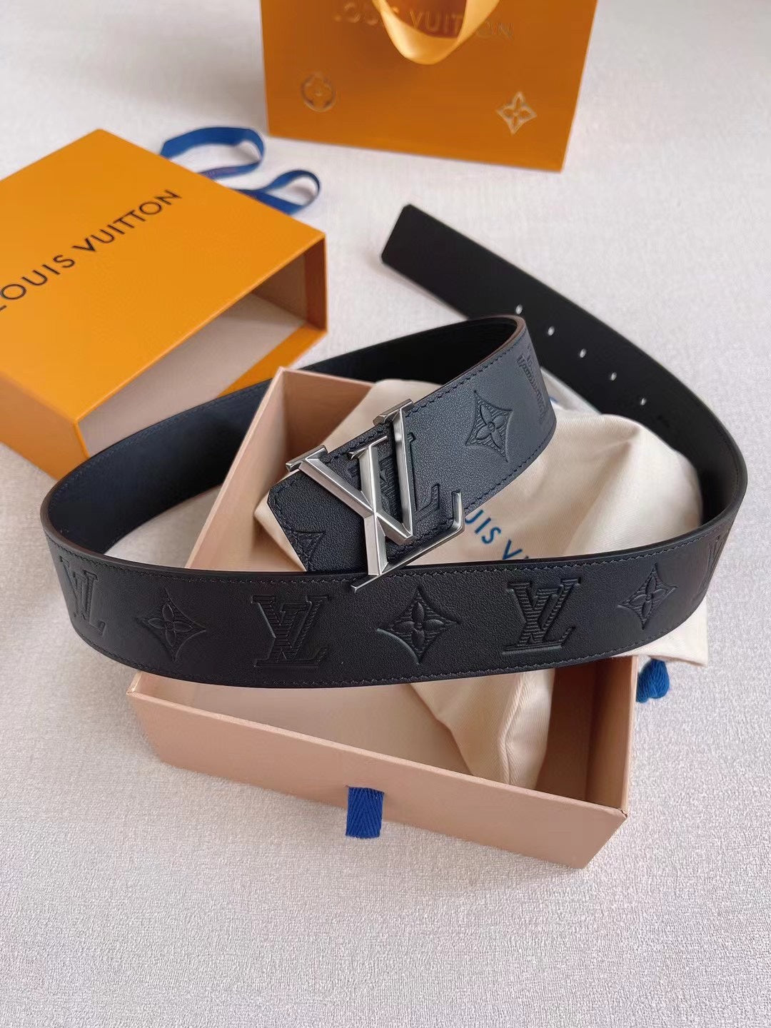 LV 25S BELT 40 MM IN BLACK CALFSKIN 593215 - 26-28