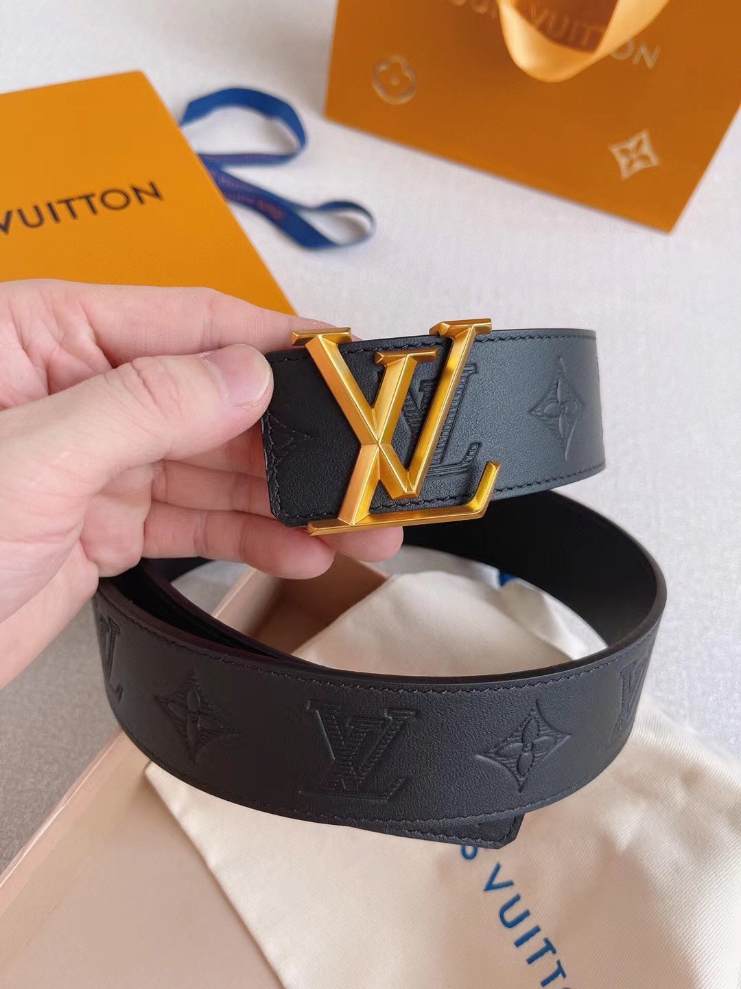 LV 25S BELT 40 MM IN BLACK CALFSKIN 593216 - 26-28