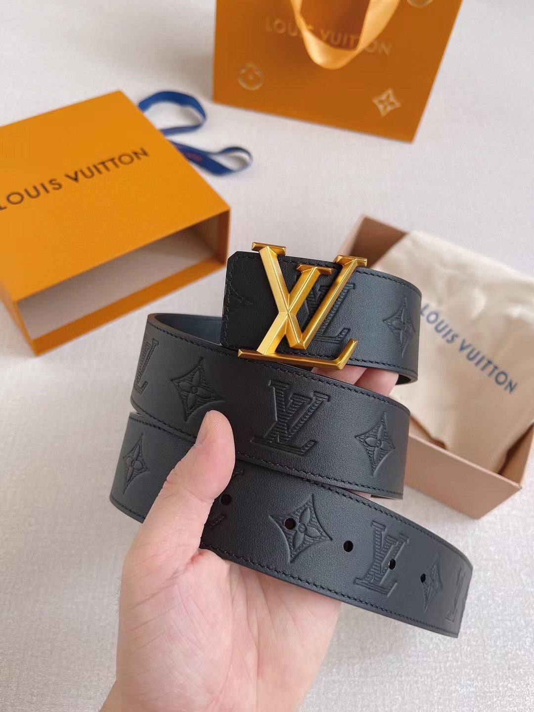 LV 25S BELT 40 MM IN BLACK CALFSKIN 593216 - 26-28