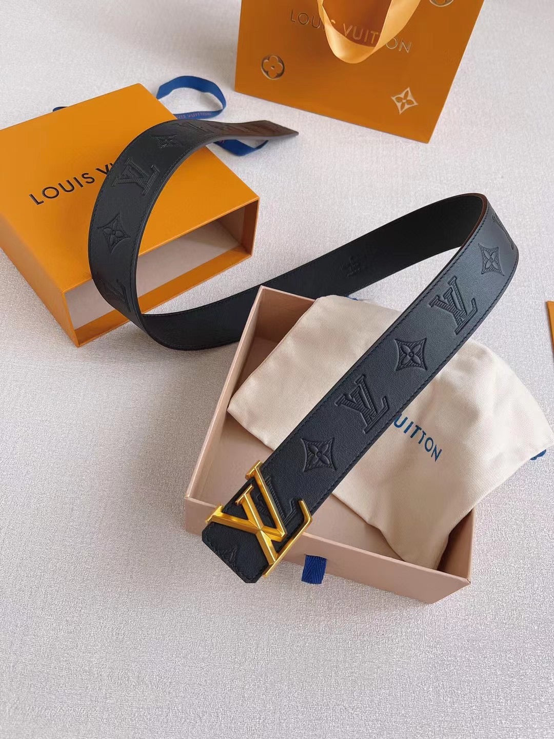 LV 25S BELT 40 MM IN BLACK CALFSKIN 593216 - 26-28