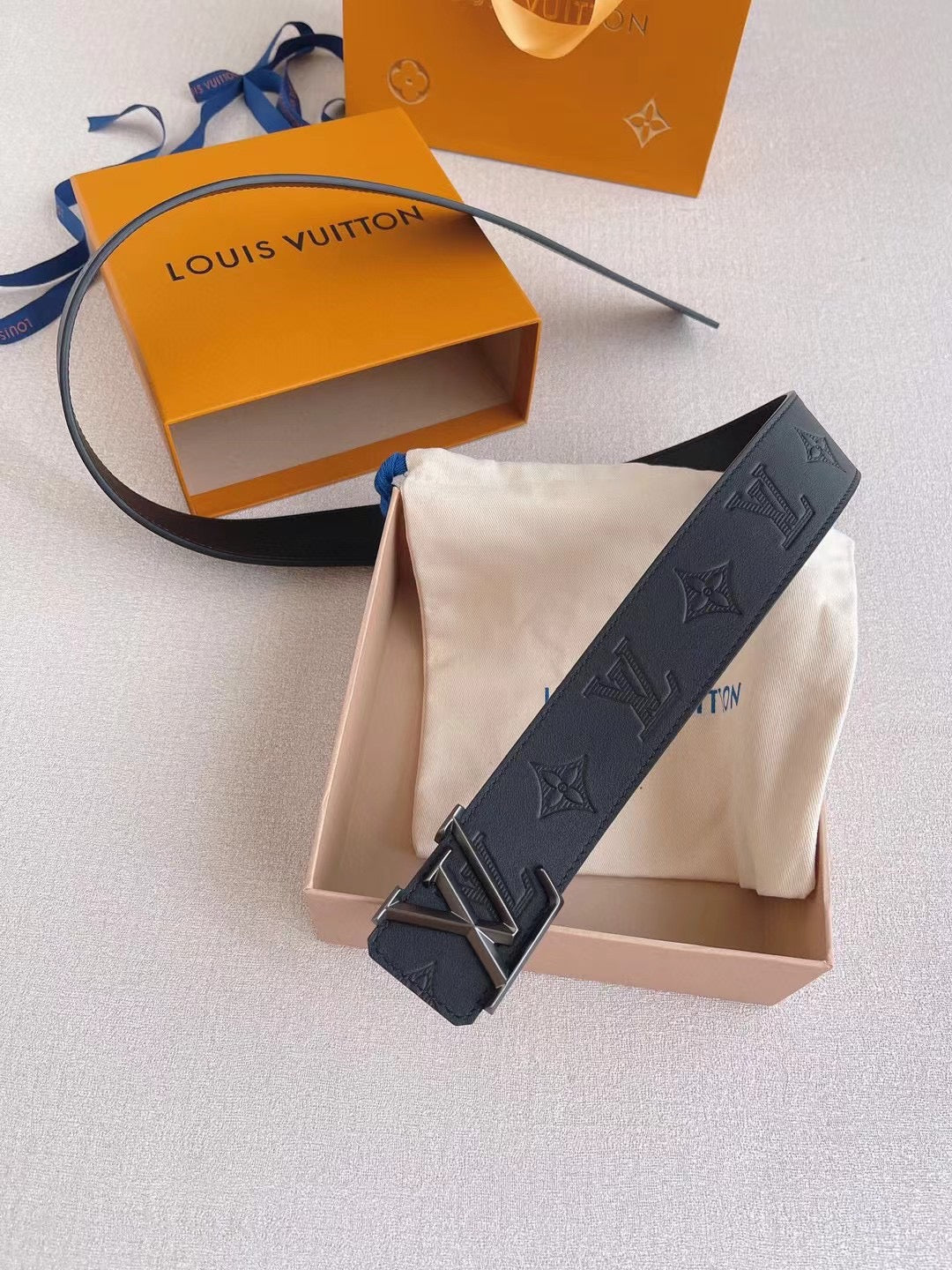 LV 25S BELT 40 MM IN BLACK CALFSKIN 593217 - 26-28