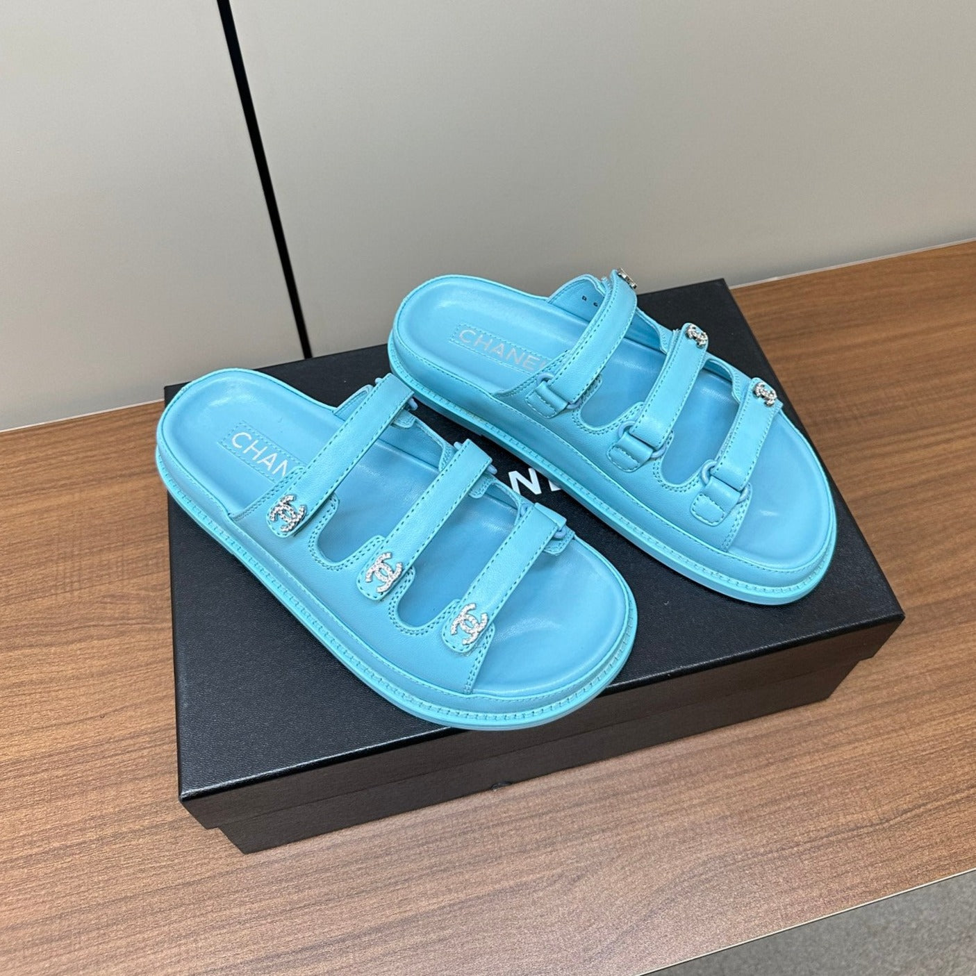 dad sandals cloud blue 3 rows lambskin mules - 35