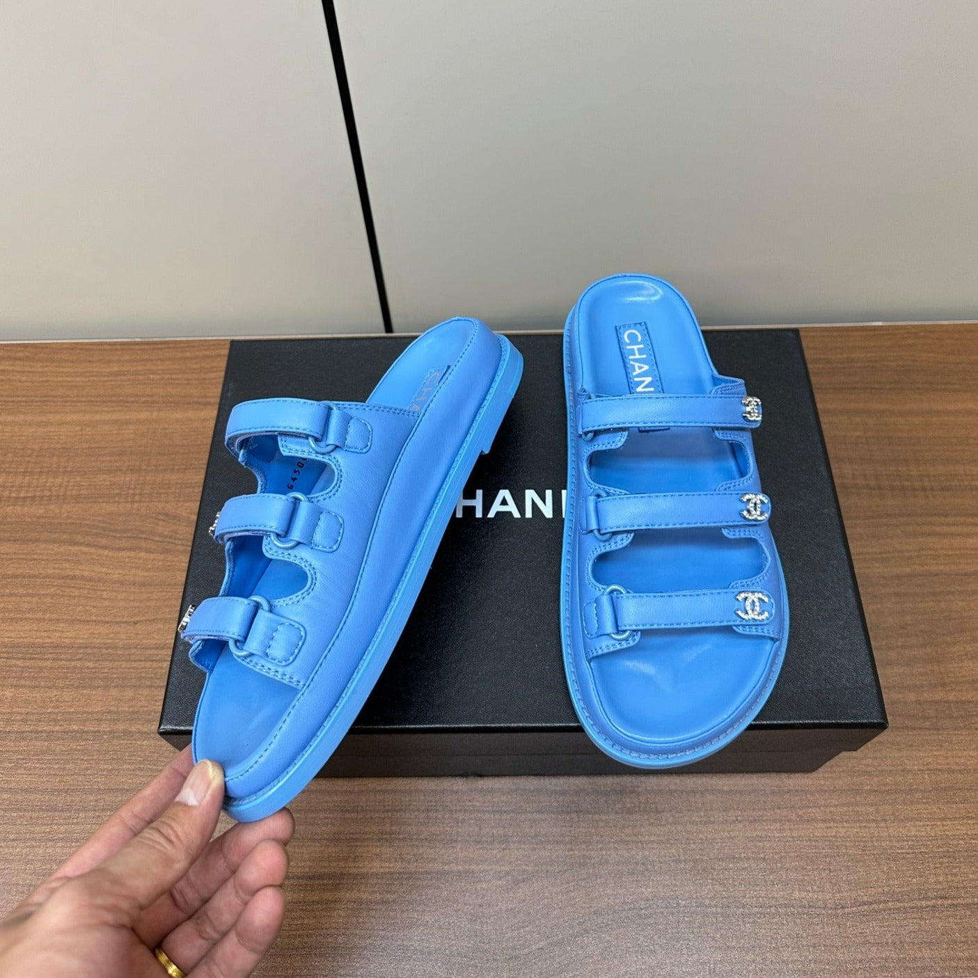 dad sandals dodger blue 3 rows lambskin mules - 35