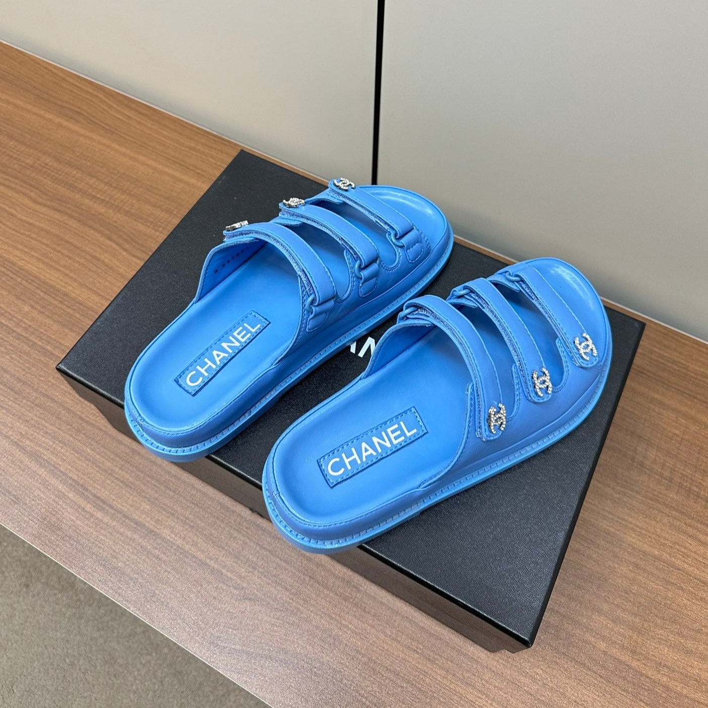 dad sandals dodger blue 3 rows lambskin mules - 35