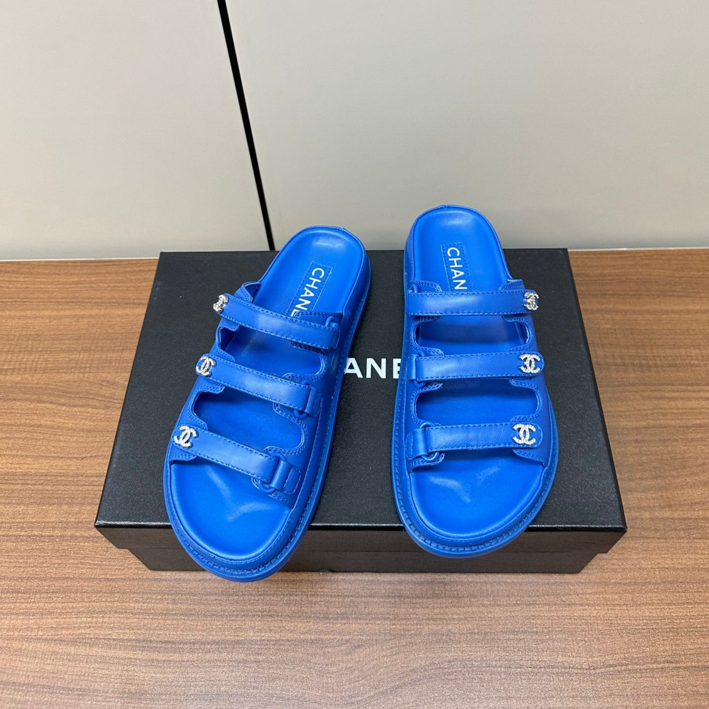 dad sandals blue 3 rows lambskin mules - 35