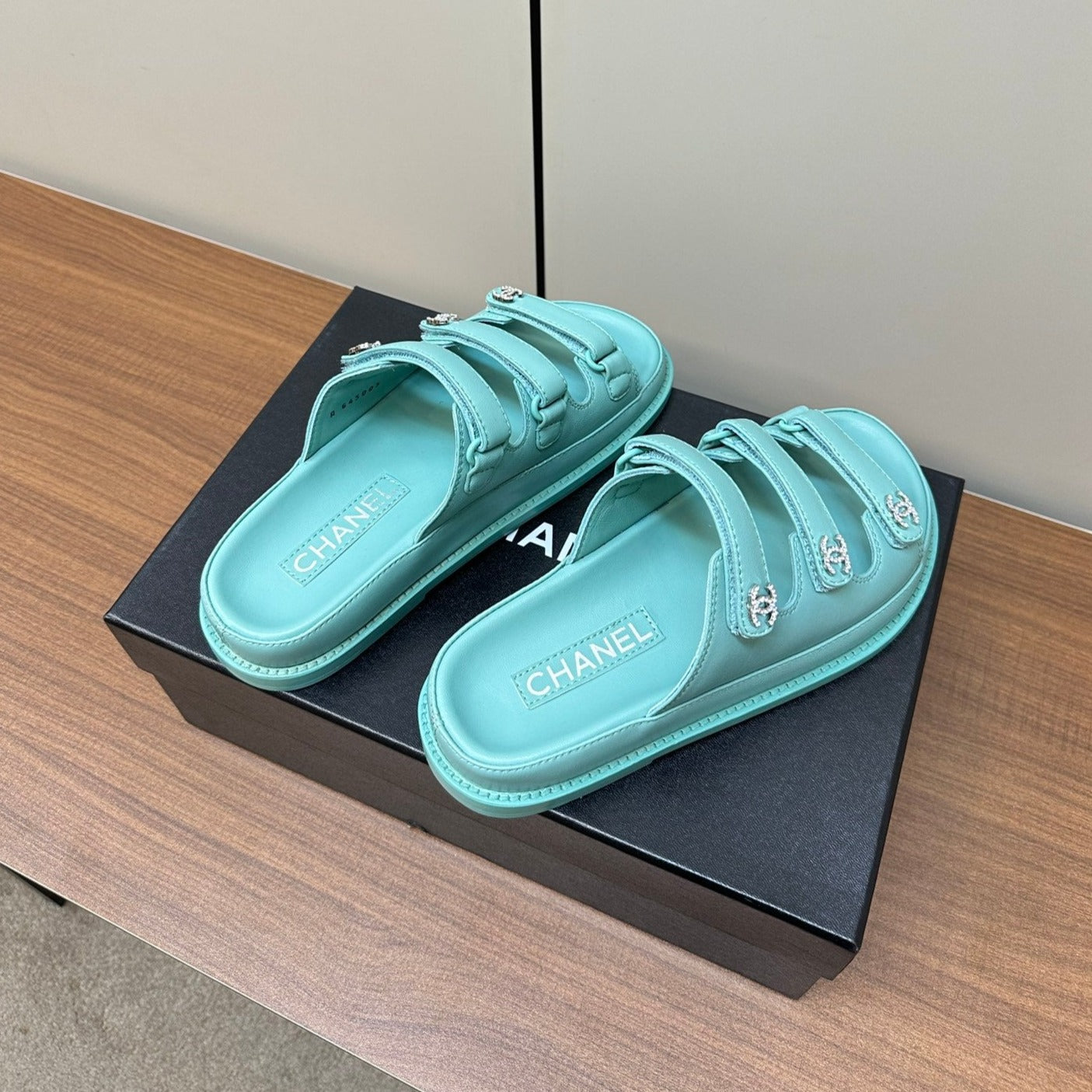 dad sandals skye blue 3 rows lambskin mules - 35