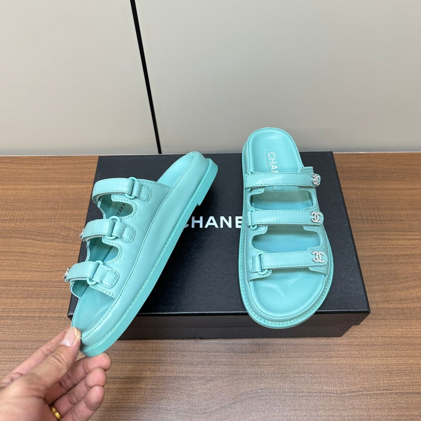 dad sandals skye blue 3 rows lambskin mules - 35