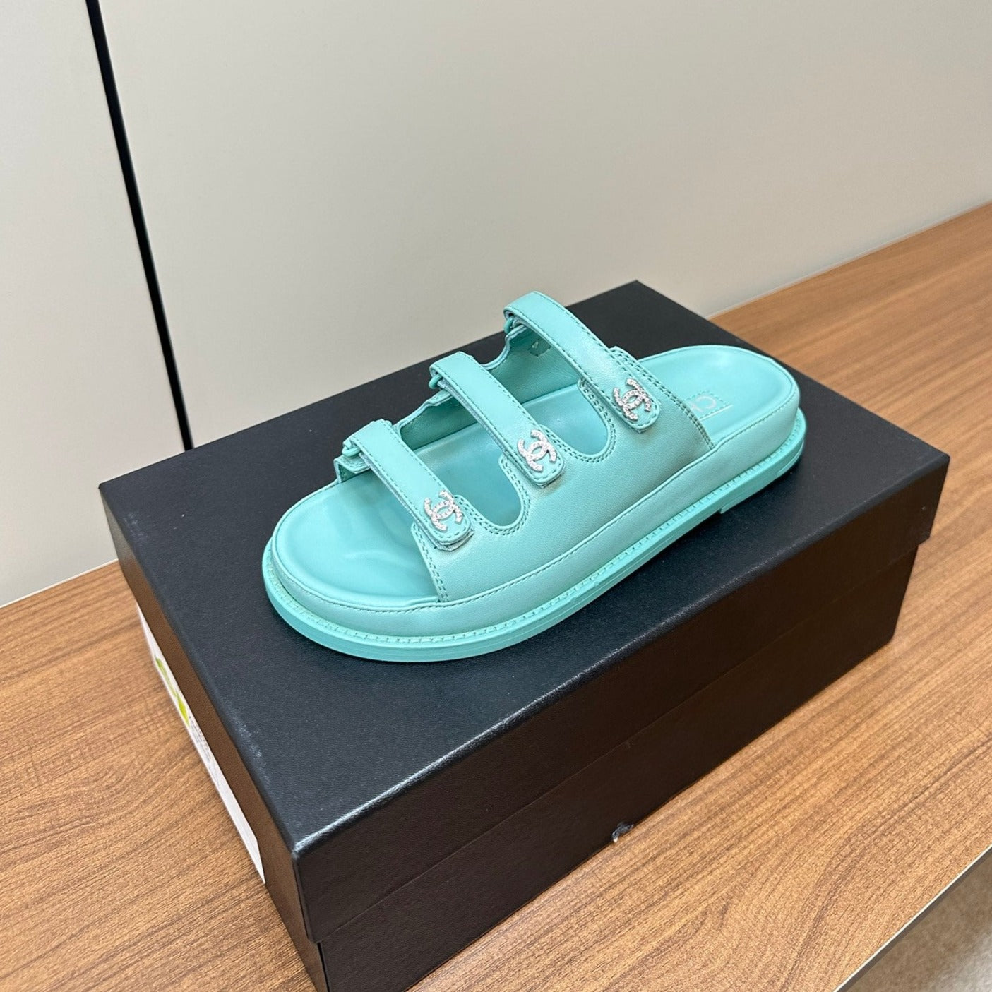 dad sandals skye blue 3 rows lambskin mules - 35