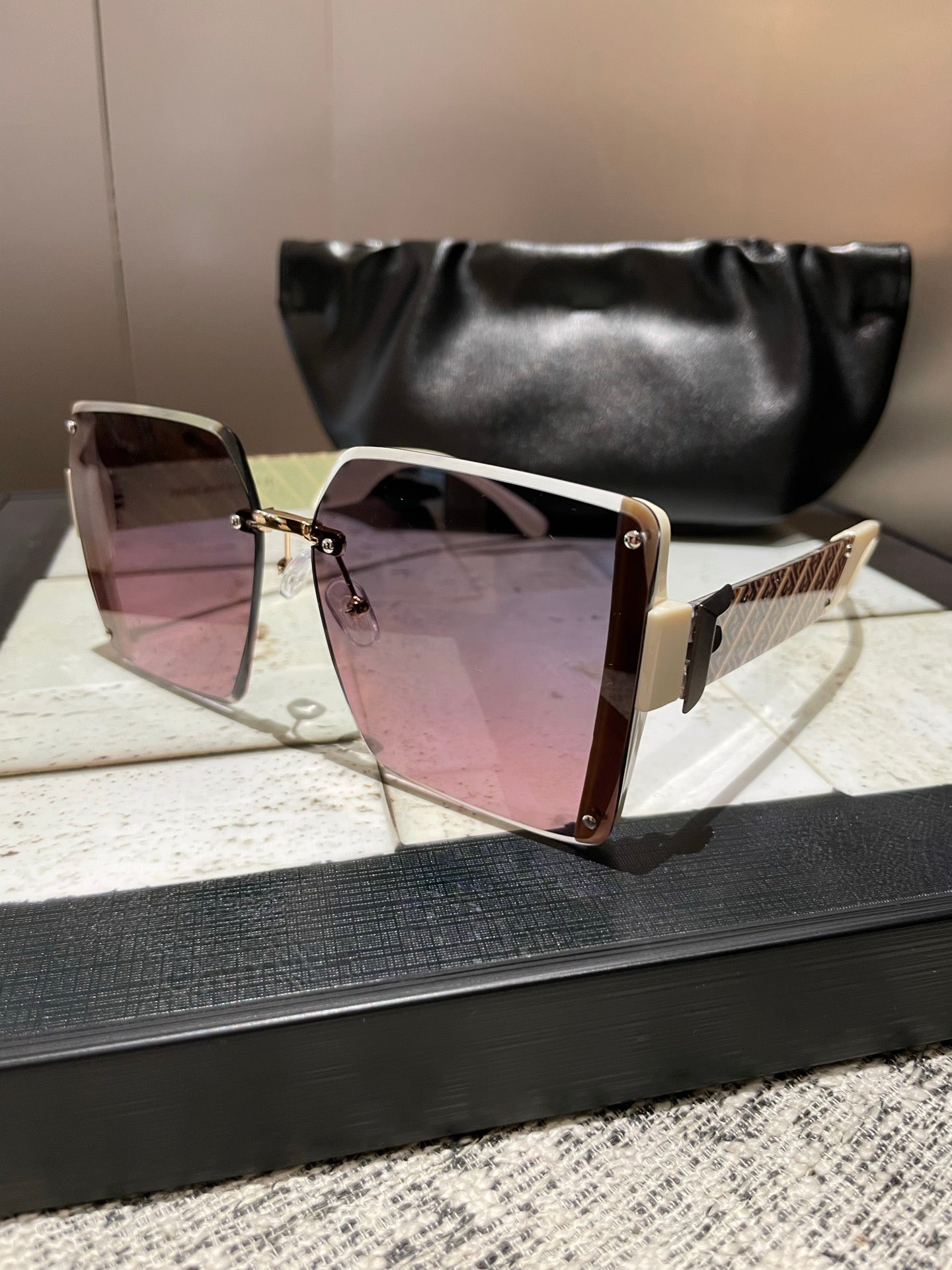 OVERSIZED FF DIAMONDS SQUARE FRAME SUNGLASSES 518548 IN ACETATE - Black
