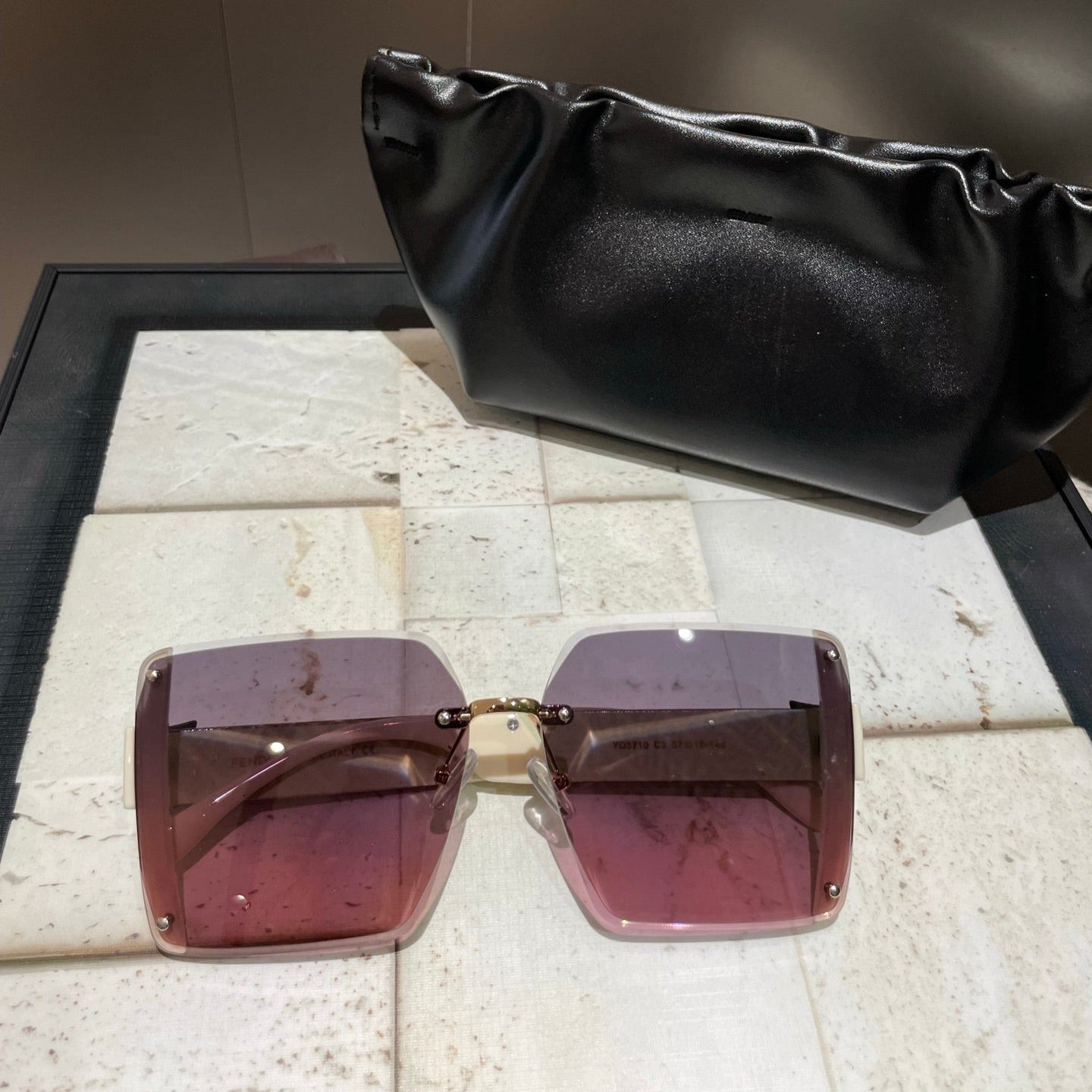 OVERSIZED FF DIAMONDS SQUARE FRAME SUNGLASSES 518548 IN ACETATE - Black