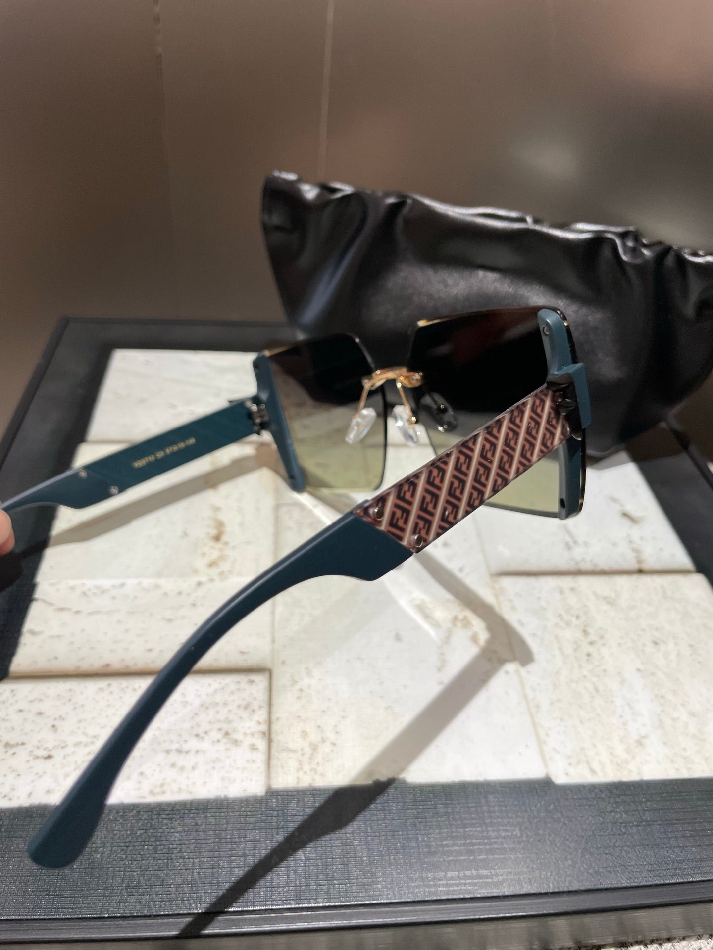 OVERSIZED FF DIAMONDS SQUARE FRAME SUNGLASSES 518548 IN ACETATE - Black