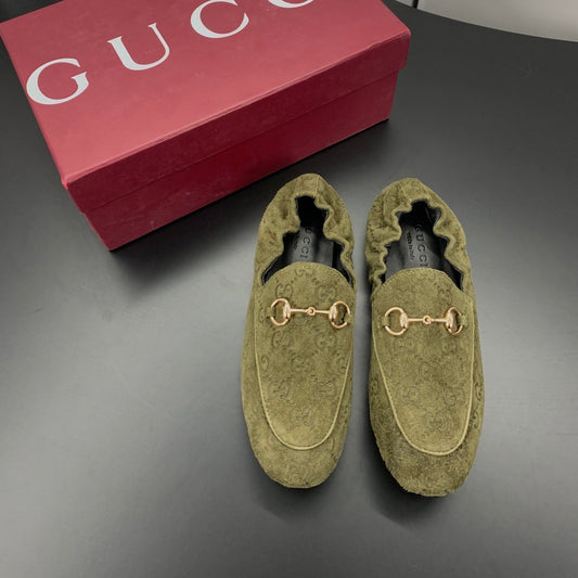 ЛОФЕРИ GUCCI 26S З МАТОВО-ЗЕЛЕНОЇ ЗАМШІ З ФУРНІТУРОЮ ЗІ ЗОЛОТА