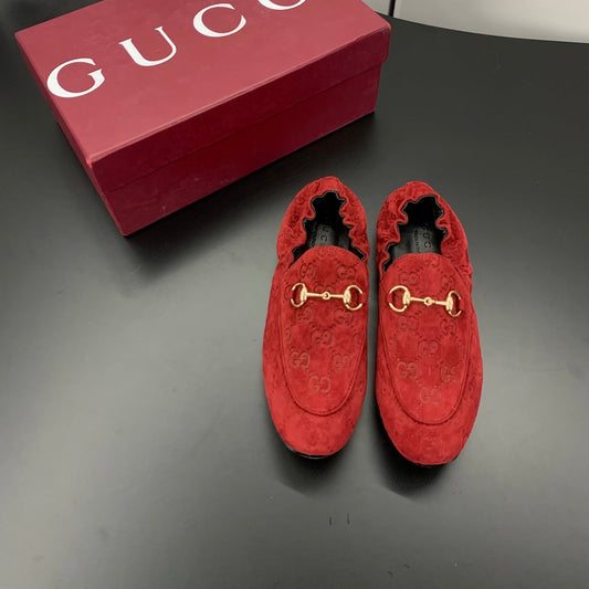ЛОФЕРИ GUCCI 26S З ЧЕРВОНОЇ ЗАМШІ ІЗ ЗОЛОТИСТОЮ ФУРНІТУРОЮ