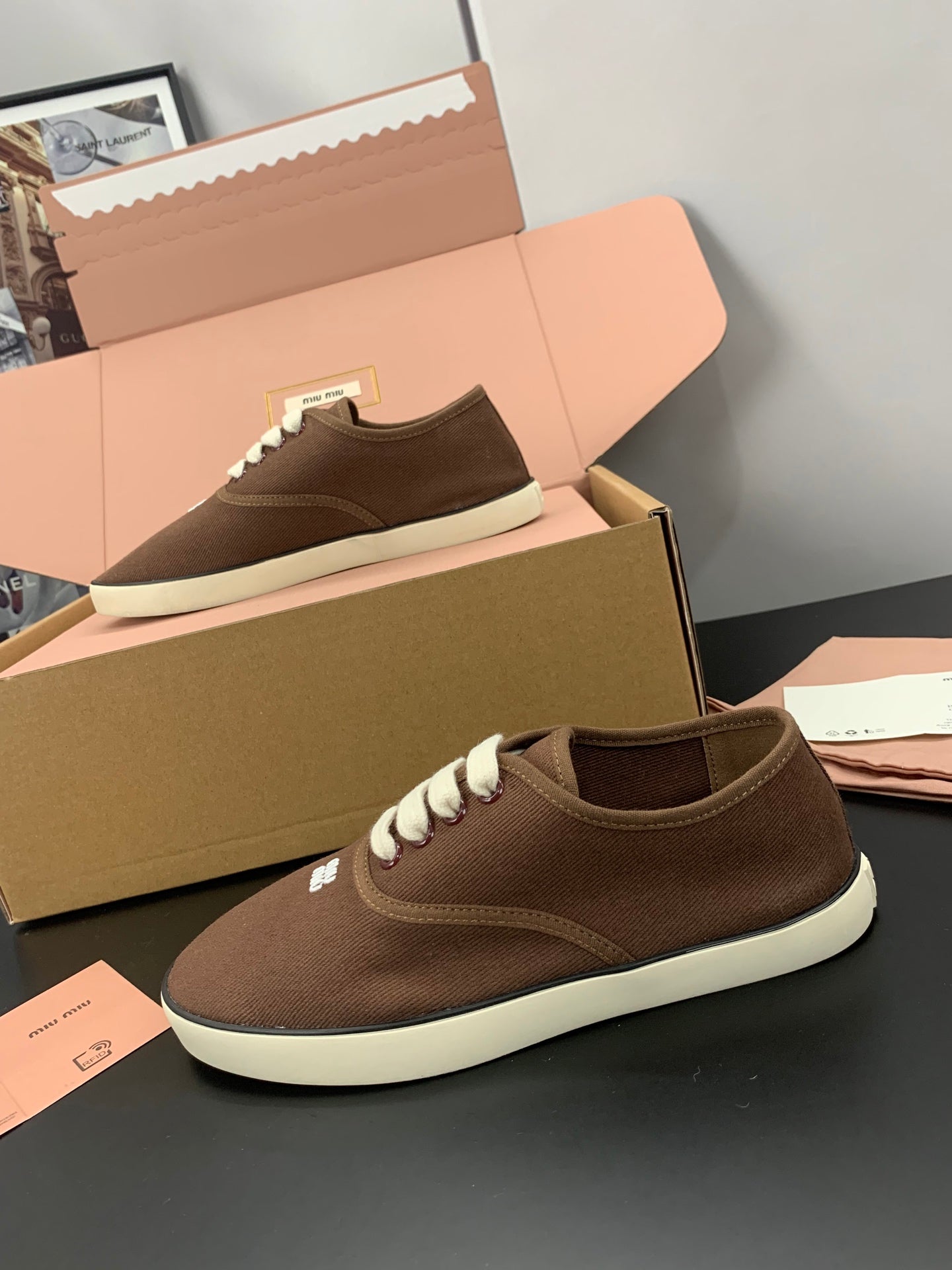 Кросівки MIUMIU 26S на шнурівці з темно-коричневого канвасу на гумовій підошві