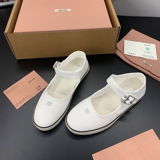 БАЛЕТКИ MIUMIU 26S МЕРІ ДЖЕЙН З БІЛОГО ПОЛОТНА З ЛОГОТИПОМ