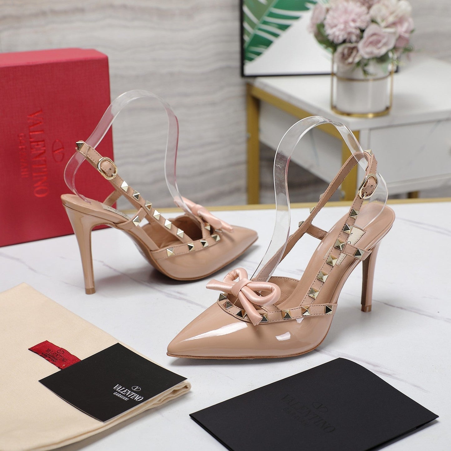 ROCKSTUD BOW SLINGBACK NUDE TAN PATENT LEATHER PUMP 95MM - 35