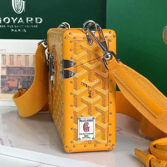 СУМКА-СКРИНЬКА CASSETTE 21 З КАНВИ GOYARDINE ЖОВТОГО КОЛЬОРУ ТА ВОЛОВОЇ ШКІРИ CLAMECY