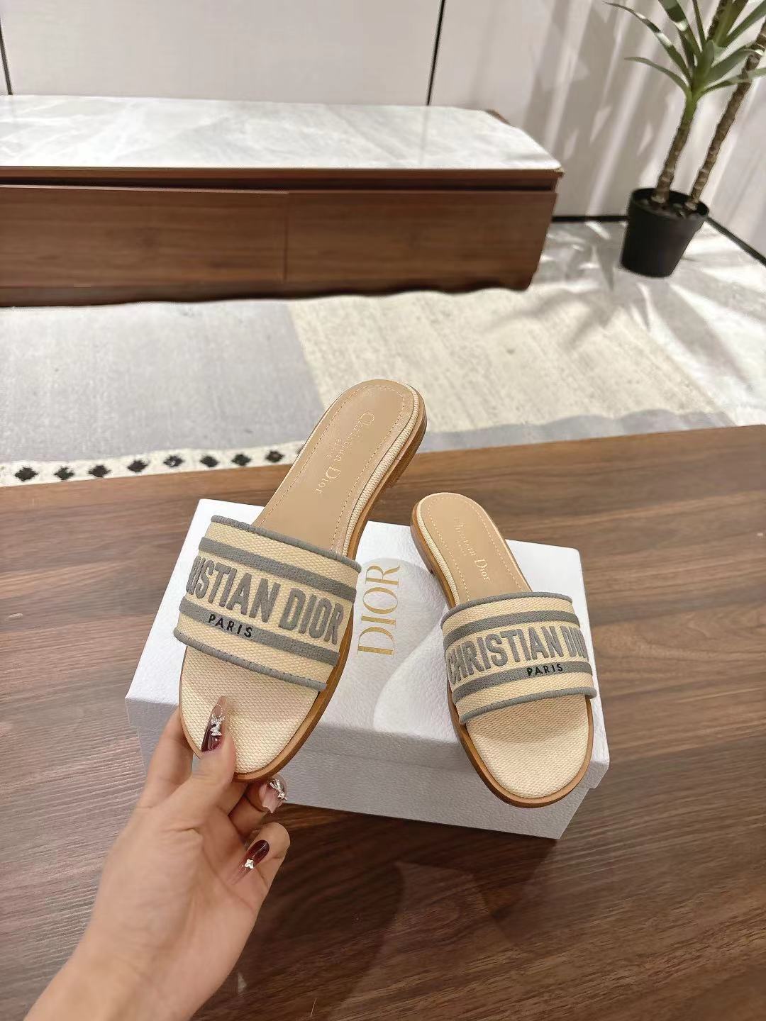 DWAY SLIDES IN BEIGE AND GRAY TECHNICAL FABRIC - 35