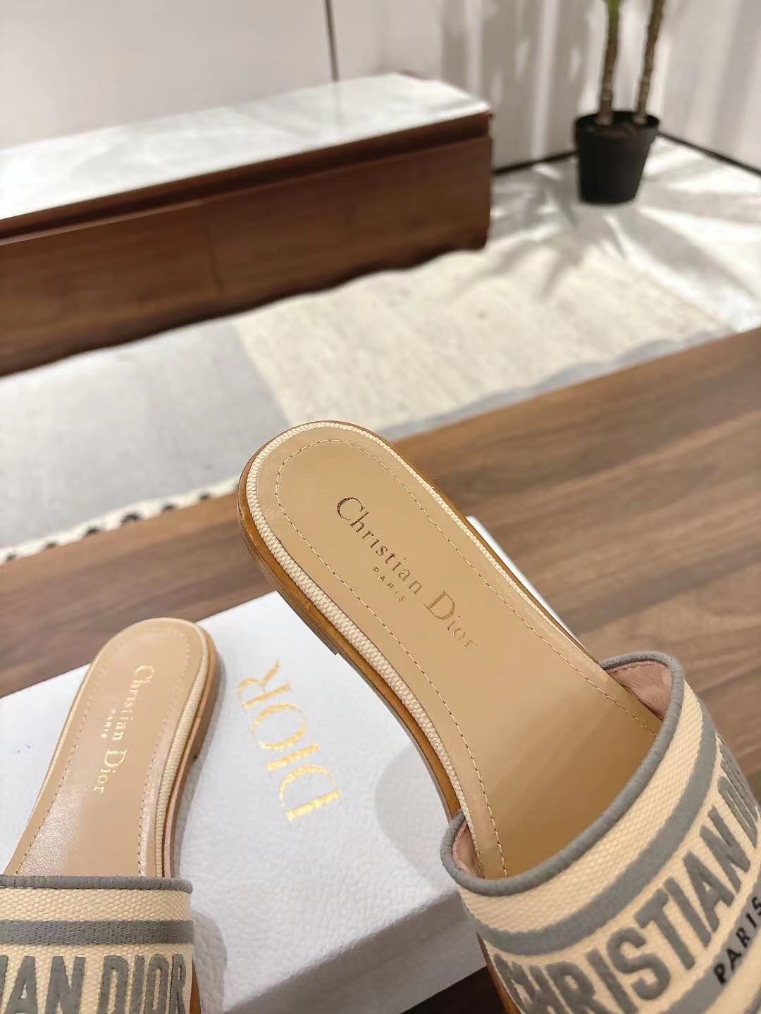 DWAY SLIDES IN BEIGE AND GRAY TECHNICAL FABRIC - 35