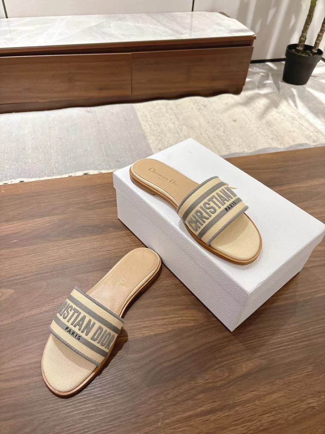 DWAY SLIDES IN BEIGE AND GRAY TECHNICAL FABRIC - 35