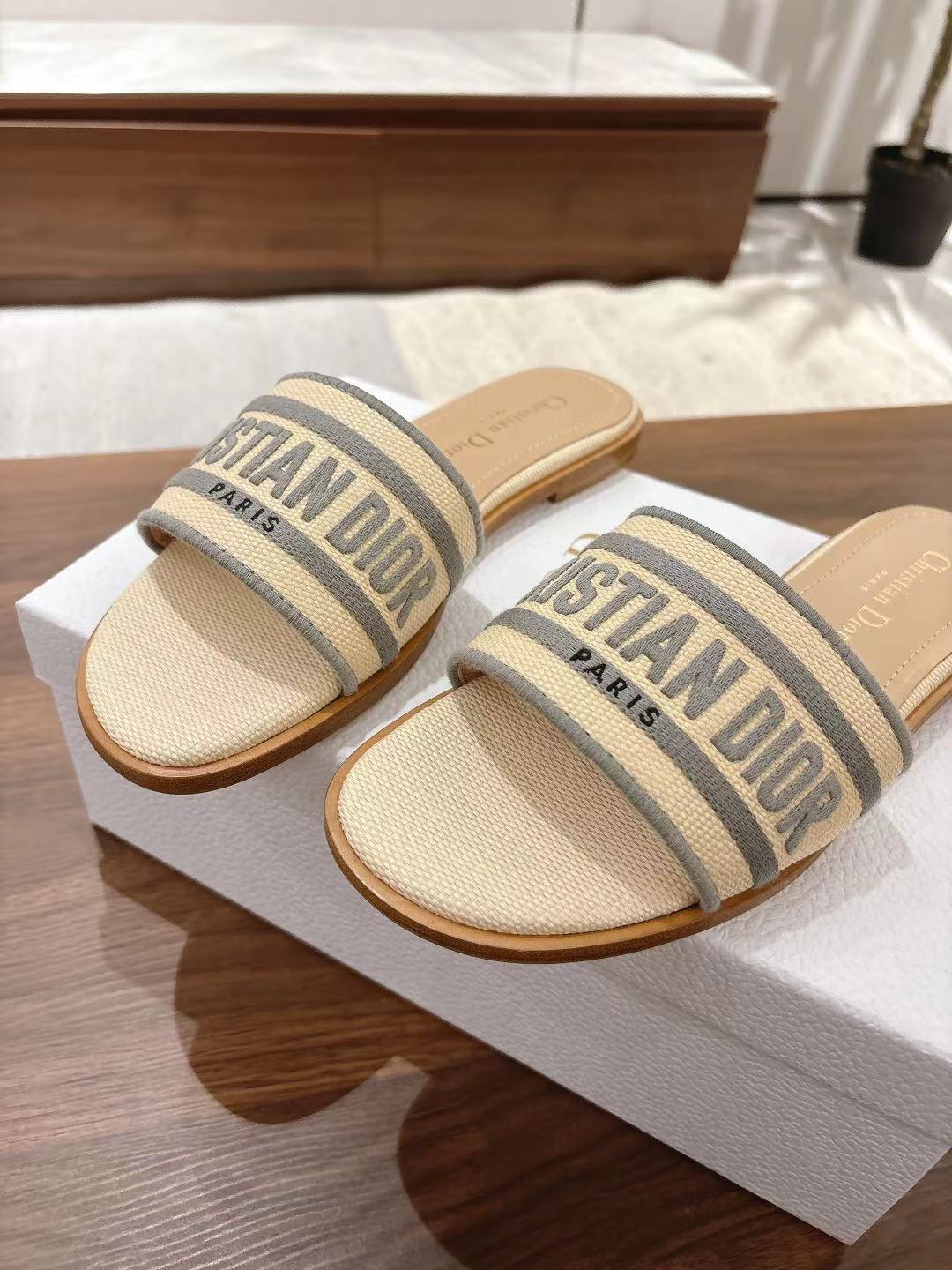 DWAY SLIDES IN BEIGE AND GRAY TECHNICAL FABRIC - 35