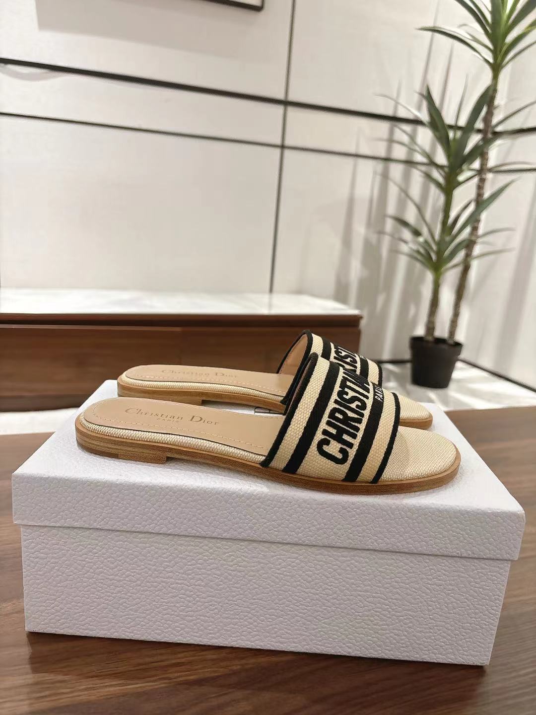 DWAY SLIDES IN BEIGE AND BLACK TECHNICAL FABRIC - 35