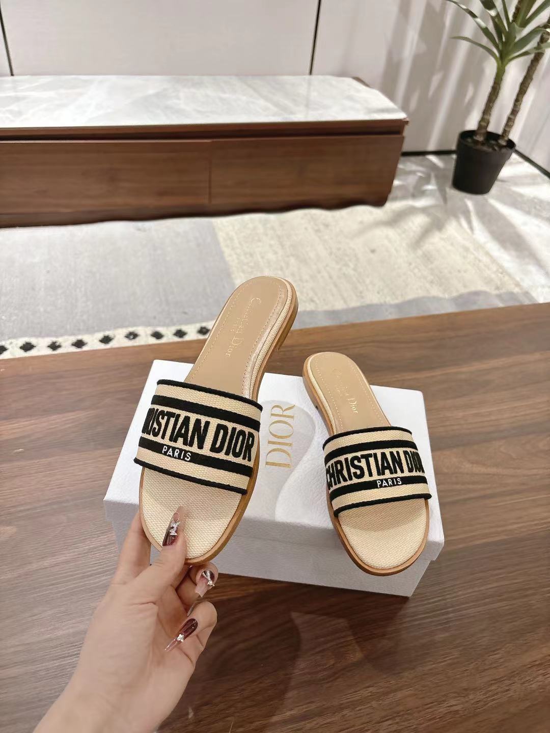DWAY SLIDES IN BEIGE AND BLACK TECHNICAL FABRIC - 35