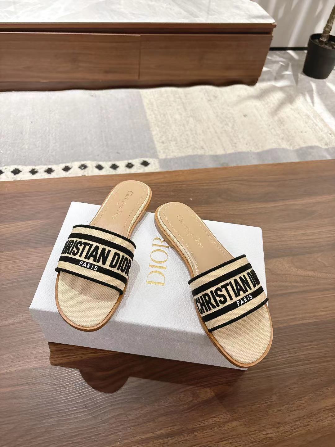 DWAY SLIDES IN BEIGE AND BLACK TECHNICAL FABRIC - 35