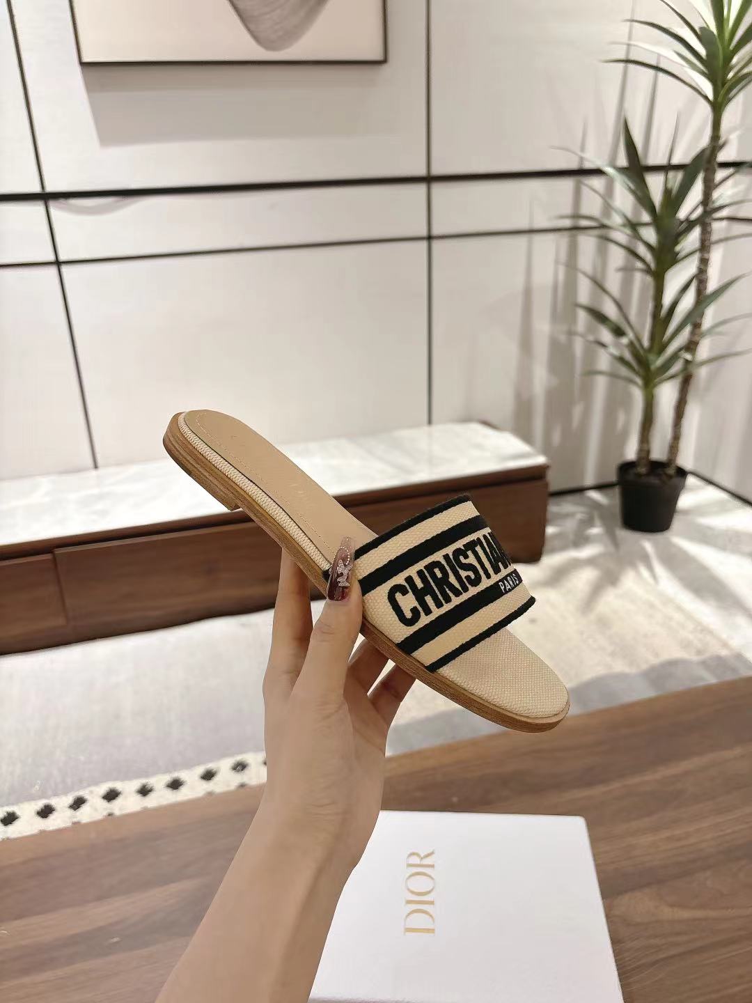 DWAY SLIDES IN BEIGE AND BLACK TECHNICAL FABRIC - 35
