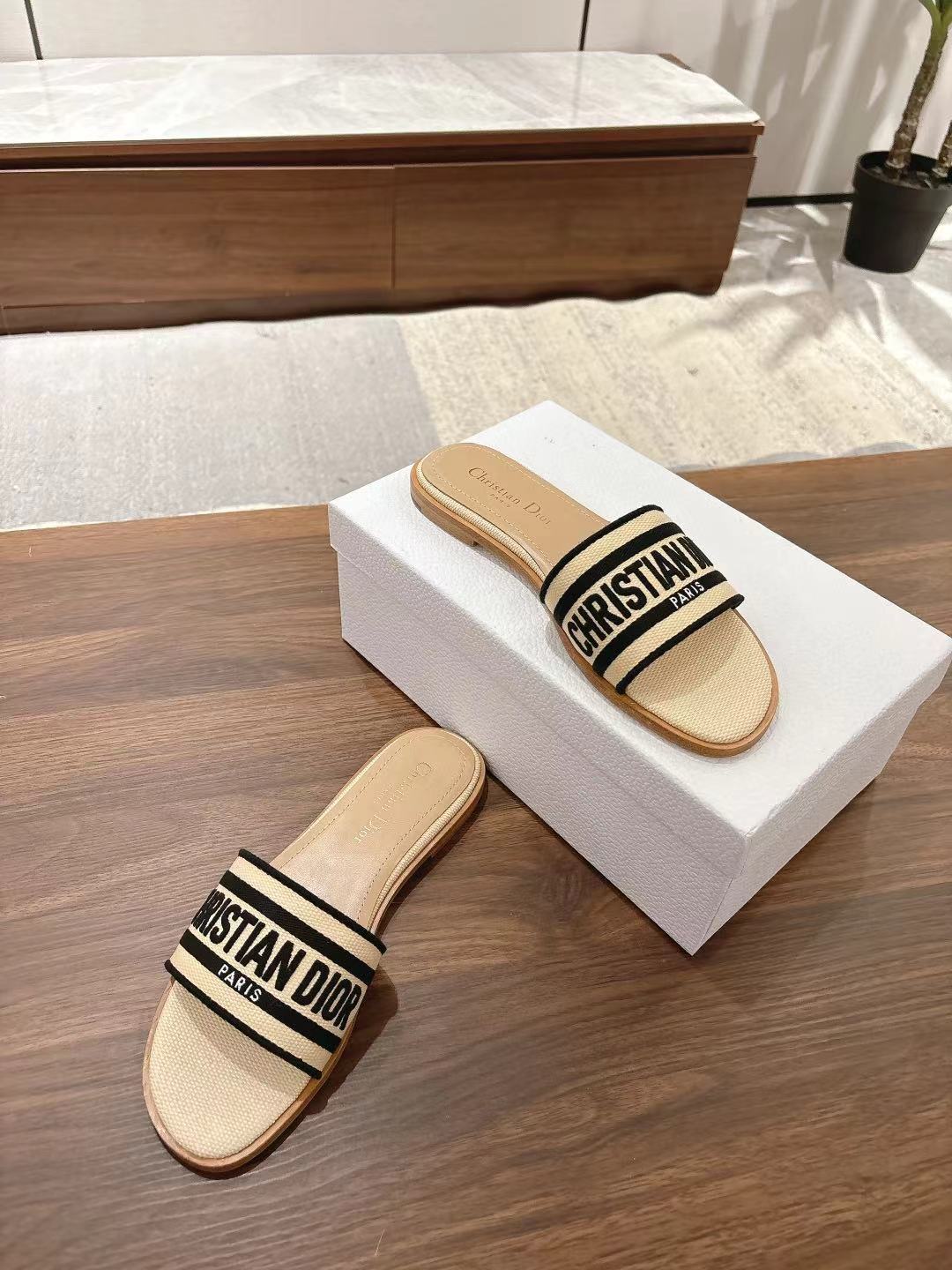 DWAY SLIDES IN BEIGE AND BLACK TECHNICAL FABRIC - 35