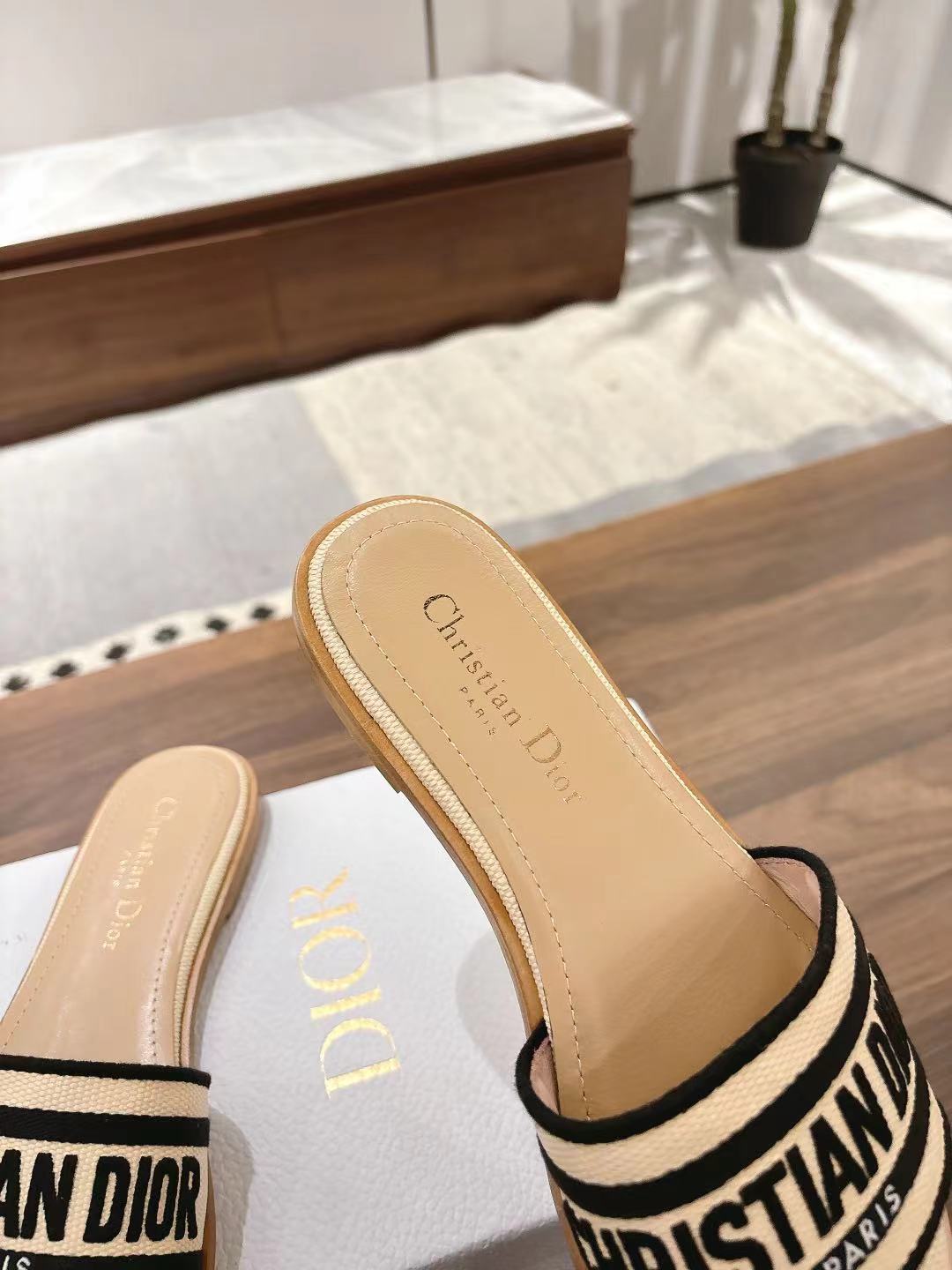 DWAY SLIDES IN BEIGE AND BLACK TECHNICAL FABRIC - 35
