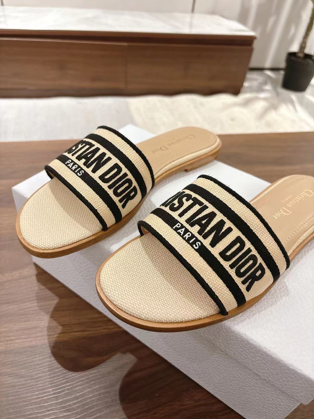DWAY SLIDES IN BEIGE AND BLACK TECHNICAL FABRIC - 35
