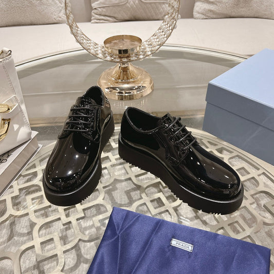 ЛОФЕРИ PRADA 26S З ЧОРНОЇ ЛАКОВАНОЇ ТЕЛЯЧОЇ ШКІРИ