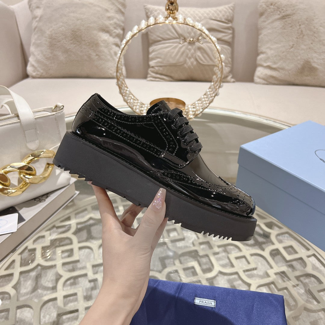 ЧЕРЕВИКИ PRADA 26S БРОУГИ З ЧОРНОЇ ЛАКОВАНОЇ ТЕЛЯЧОЇ ШКІРИ