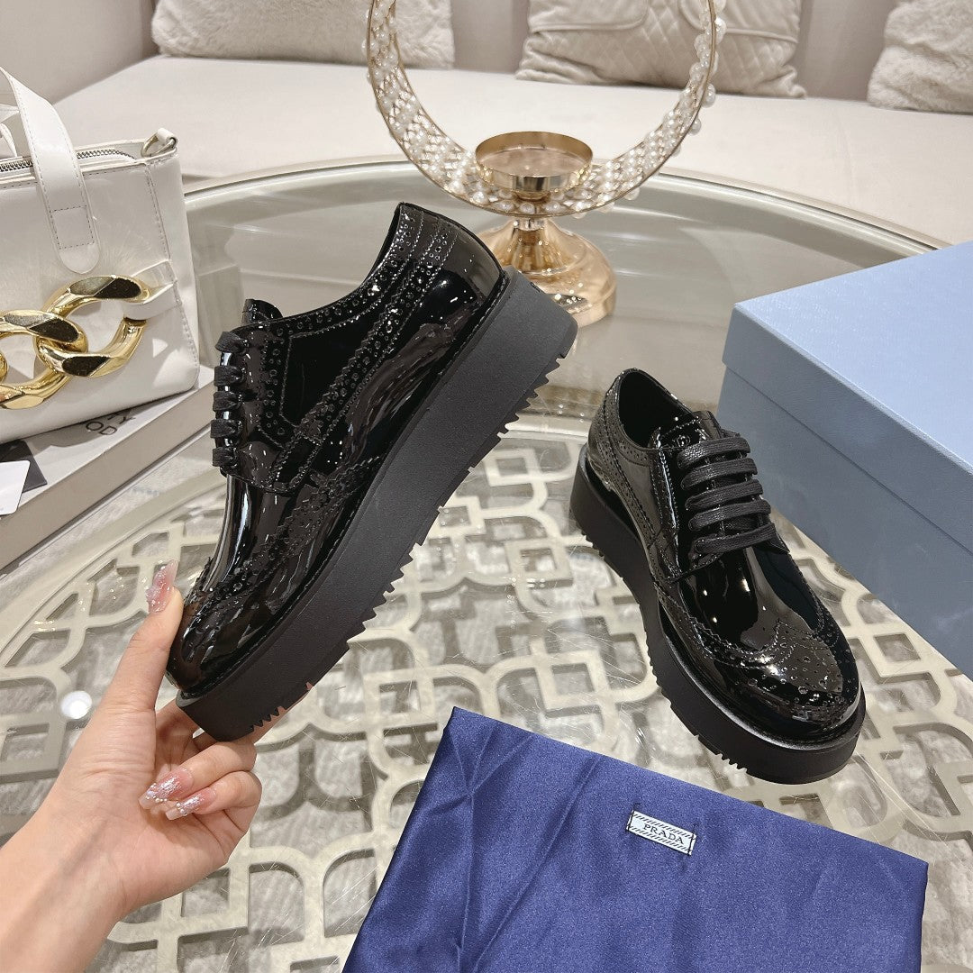 ЧЕРЕВИКИ PRADA 26S БРОУГИ З ЧОРНОЇ ЛАКОВАНОЇ ТЕЛЯЧОЇ ШКІРИ