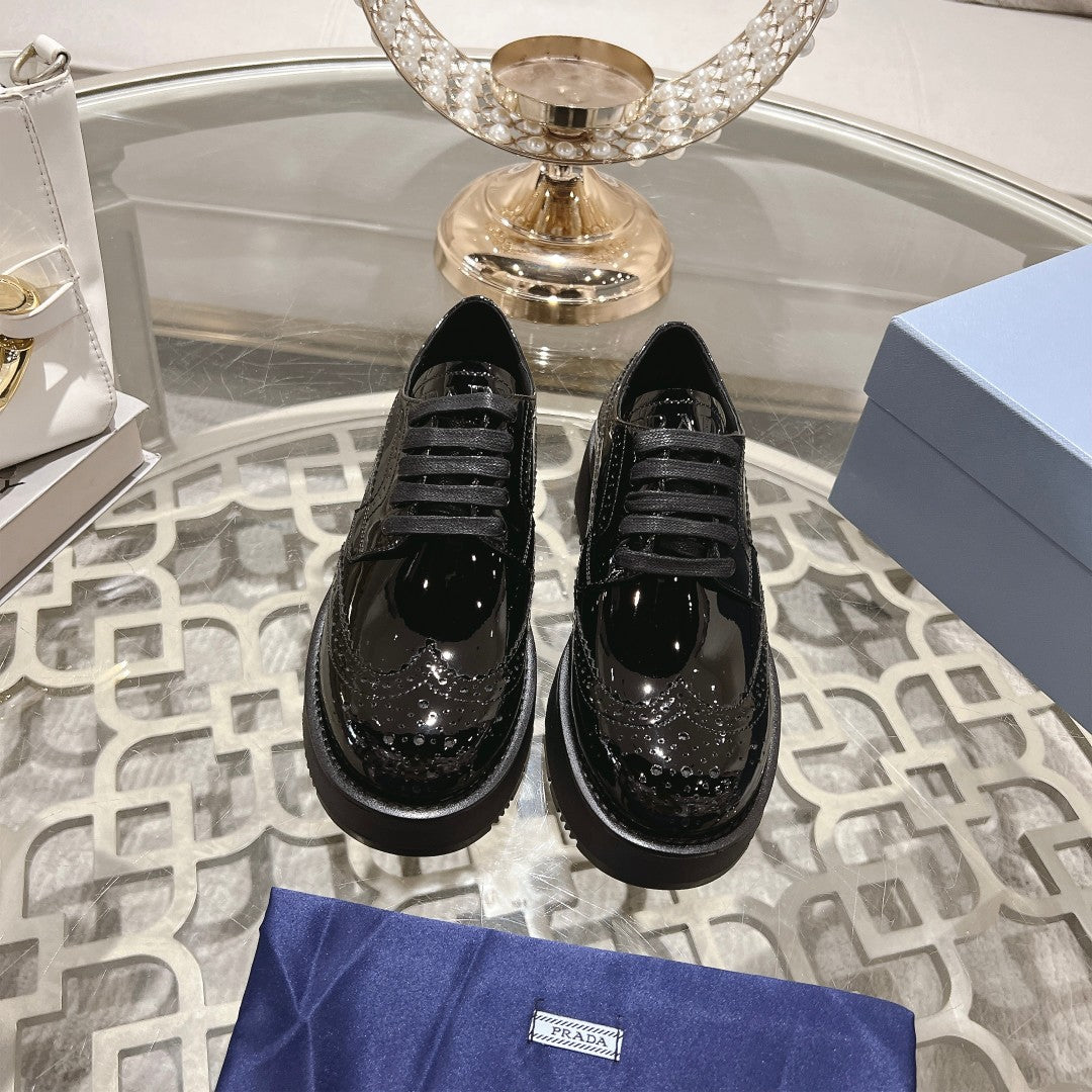 ЧЕРЕВИКИ PRADA 26S БРОУГИ З ЧОРНОЇ ЛАКОВАНОЇ ТЕЛЯЧОЇ ШКІРИ